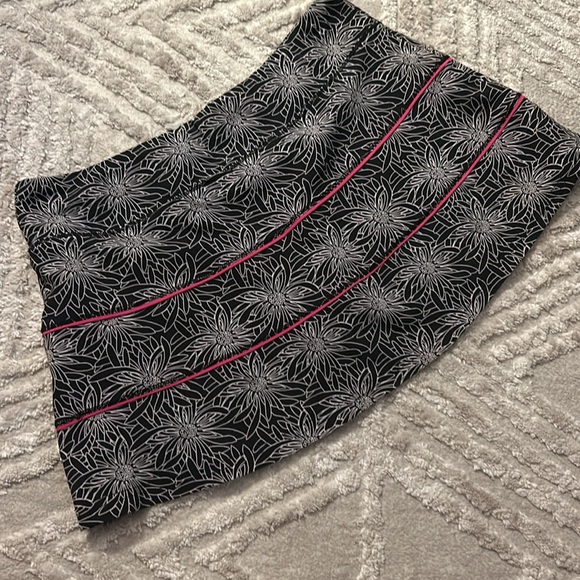 Prince Tennis Skirt Size S NEW Black White Floral with Hot Pink Details Shorts - Picture 5 of 6